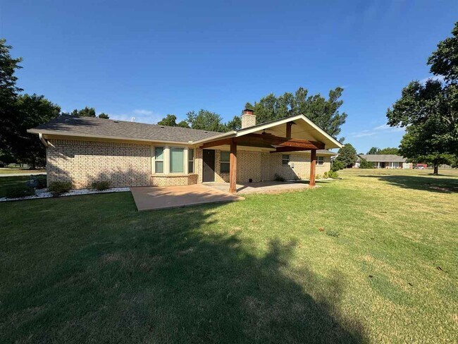 Building Photo - 141 Foxfire Rd