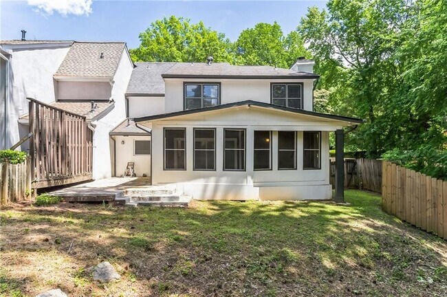 Building Photo - 1452 Briaroaks Trail NE