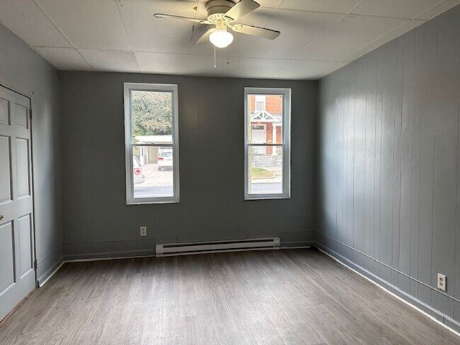 Building Photo - 746 Maple St