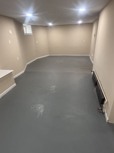 Building Photo - 350 George St W