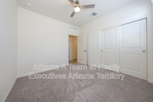 Building Photo - 4882 E Greenway Wash Dr