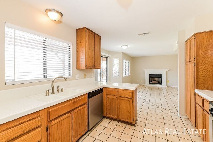 Building Photo - 1836 Navarre Ln