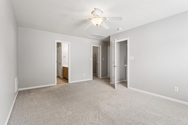 Building Photo - 3 BR 3 BA Townhouse