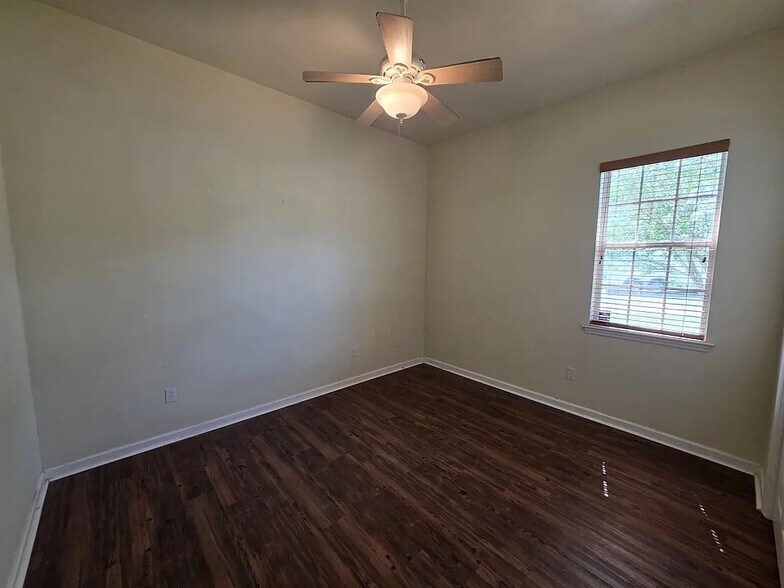 Building Photo - 5531 Hampton Woods Way