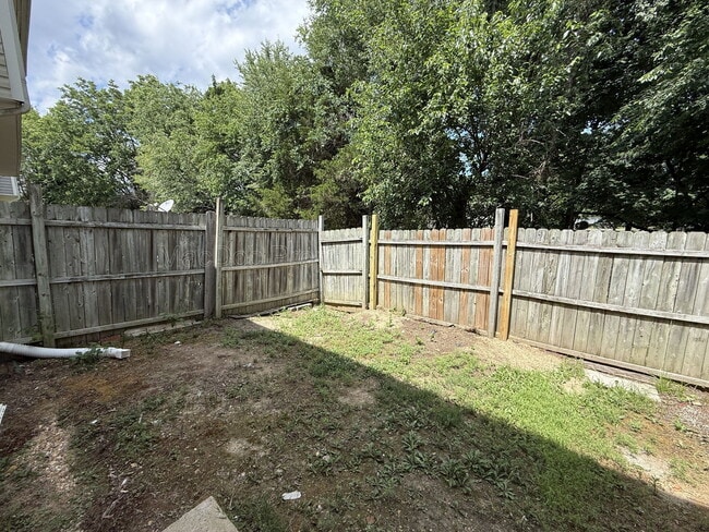 Building Photo - 11009 Bevin Dr