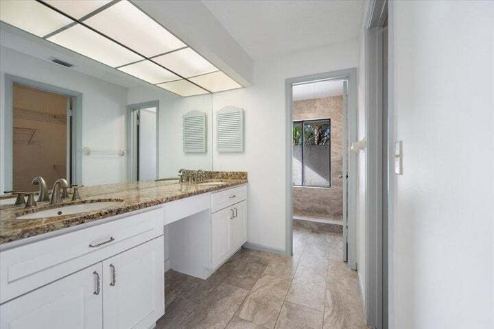 Building Photo - 2216 Amesbury Ct