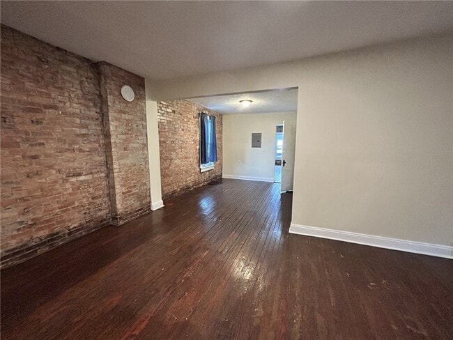 Building Photo - 258 E 14th St