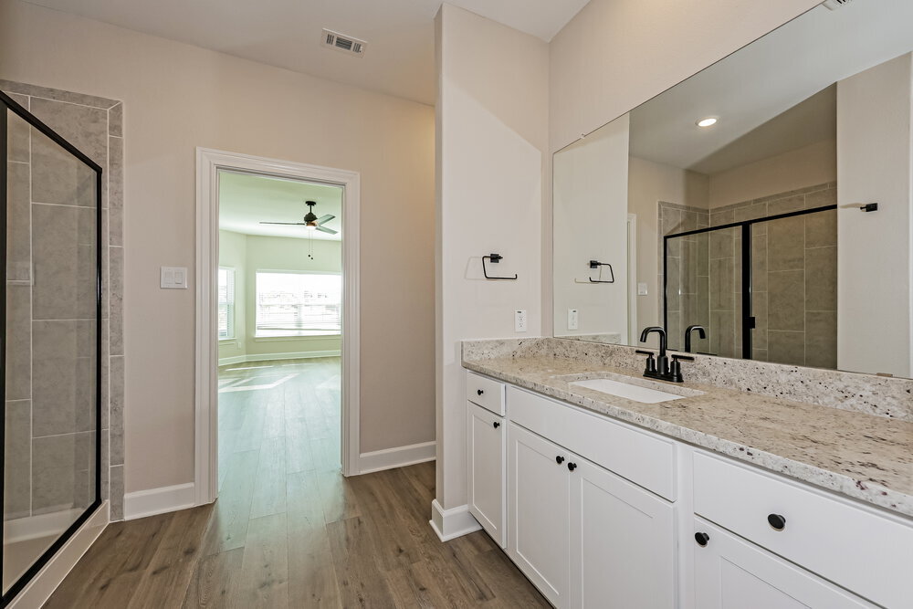 Building Photo - 308 Live Oak Ln