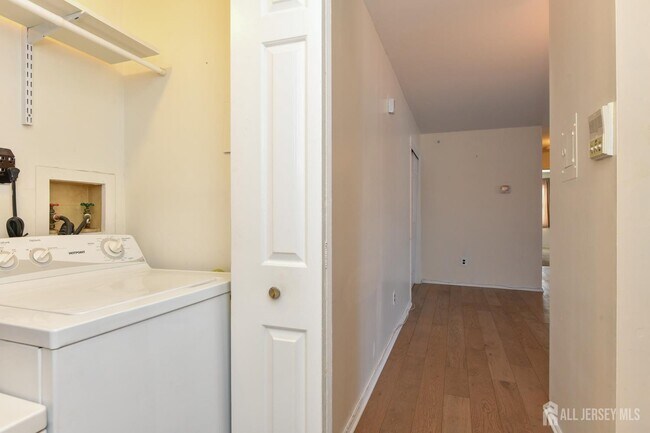 Building Photo - 290 Alpine Way