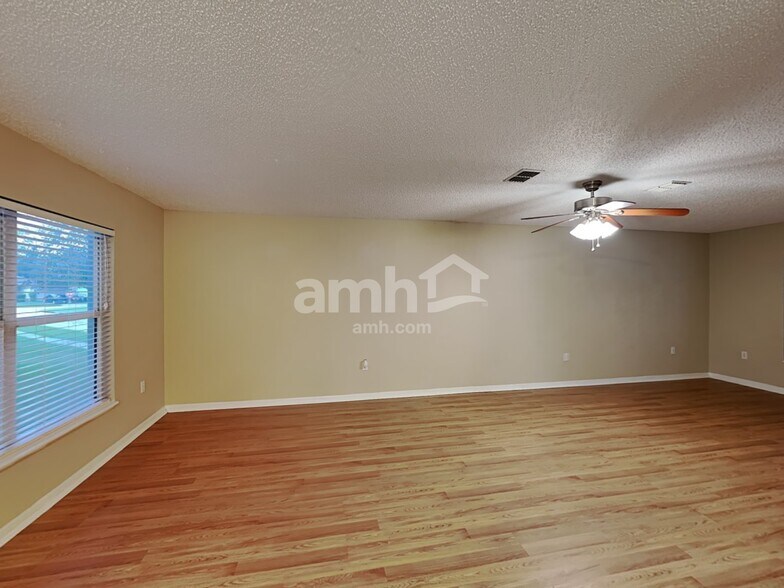 Building Photo - 930 Mayfair St