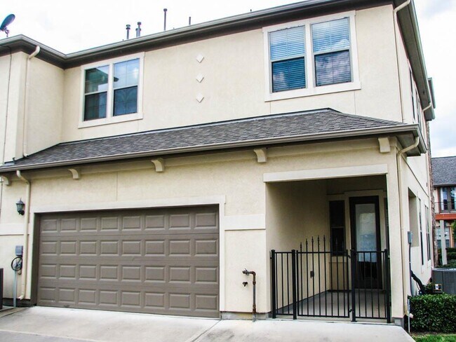 Building Photo - 14562 San Pietro Dr