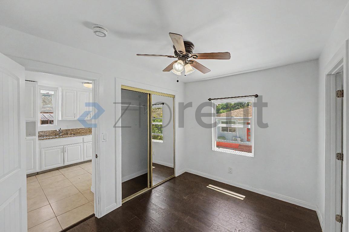 Building Photo - Unit