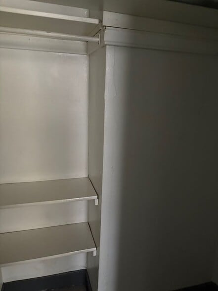 Building Photo - 4959 W Wrightwood Ave