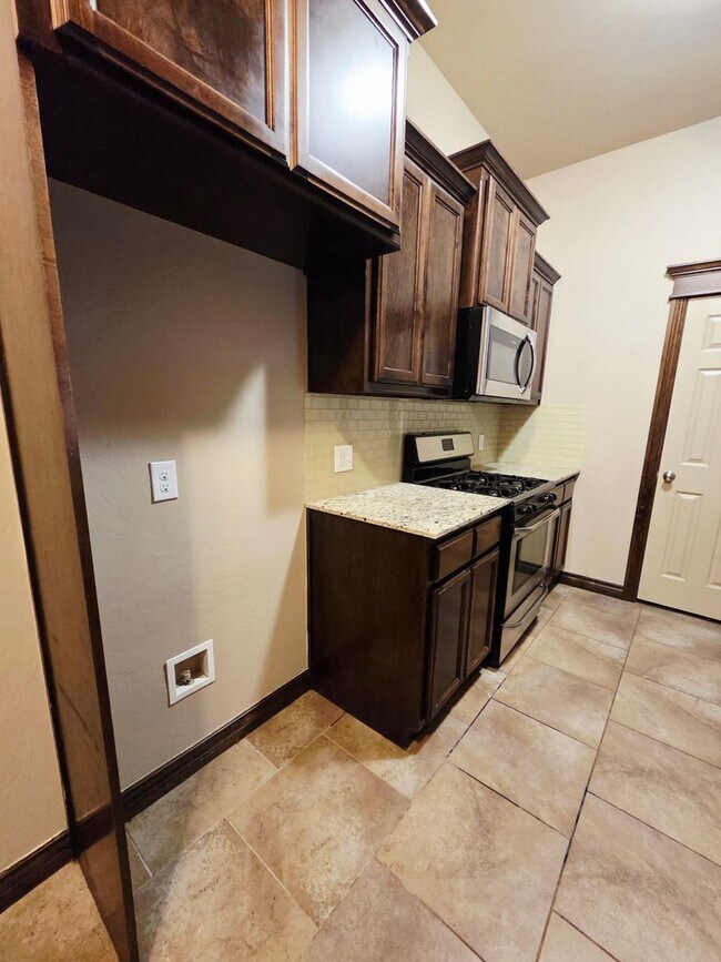 Building Photo - ?YUKON HOME MOVE IN SPECIAL! ?