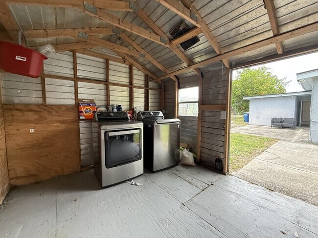 Building Photo - 1375 Tuscola St