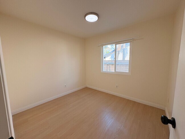 Building Photo - Rancho Cucamonga Gem – Stylish Single-Stor...
