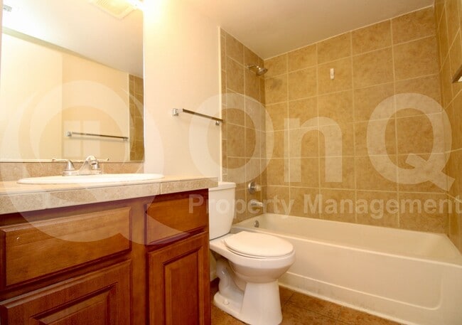 Building Photo - 1810 E Blacklidge Dr