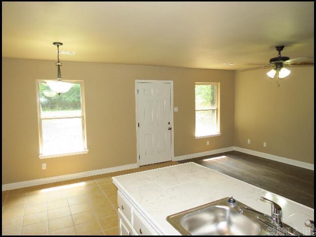 Building Photo - 262 Glenna Ln