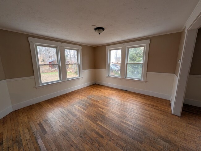 Building Photo - 30 Pleasant St