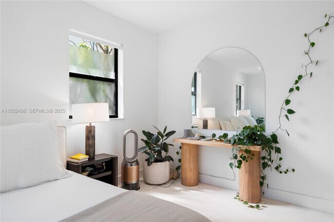 Building Photo - 2489 Meridian Ave