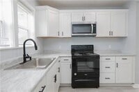 Building Photo - Renovated 3 bed, 1.5 bath Single-Family