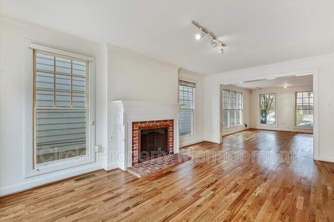 Building Photo - 1805 N Adams St