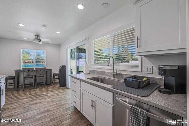Building Photo - 401 Paladin Cir