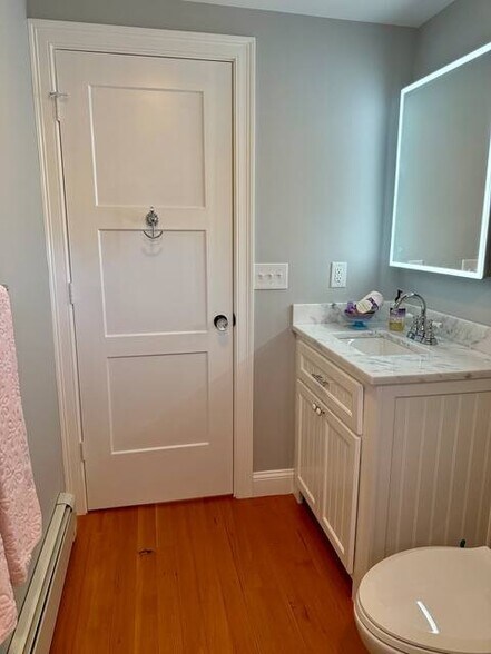 Bath - 38 Wychunas Ave