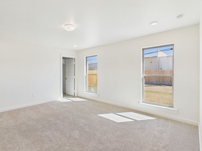 Building Photo - 3007 Farmyard Dr