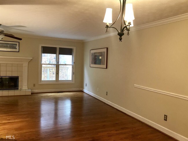 Building Photo - 2600 Holcomb Springs Dr
