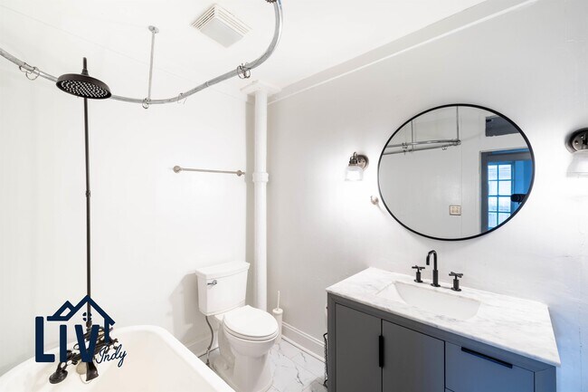 Building Photo - 1121 E 9th St