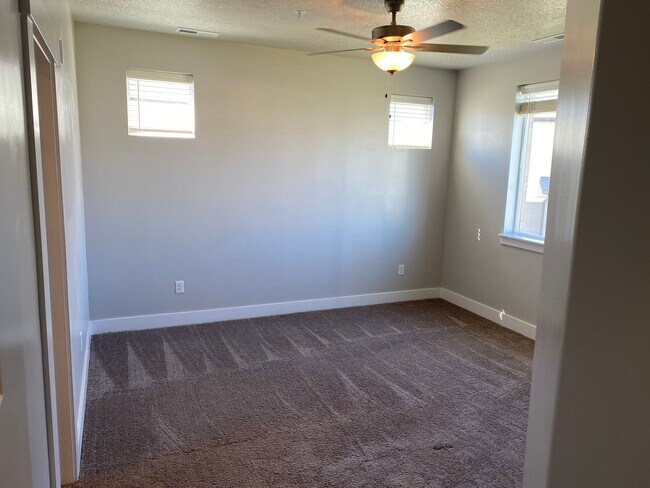 Building Photo - WOODBURY #201