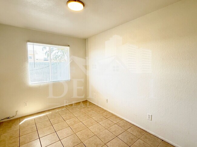 Building Photo - 2061 S Apache Dr