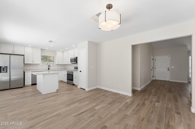Building Photo - 7214 W Sierra Vista Dr