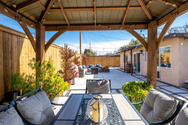 Building Photo - Gorgeous Remodeled 3 Bed 2 Bath Fullerton ...