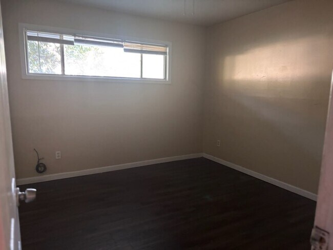 Building Photo - 3831 Meadow Ln