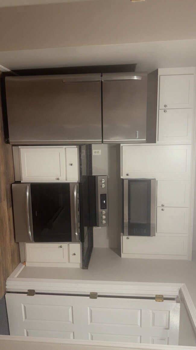 Building Photo - 240 S Main St