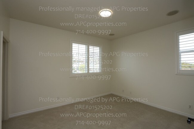 Building Photo - 8057 Sorrento Ln