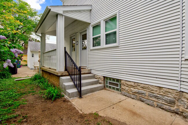 Building Photo - 3212 Colfax Ave S