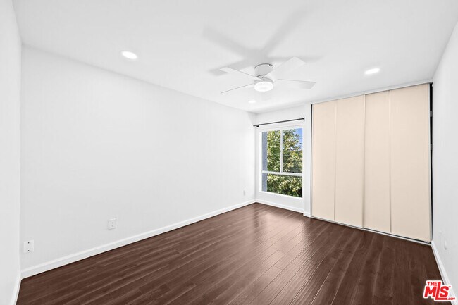 Building Photo - 4900 Overland Ave
