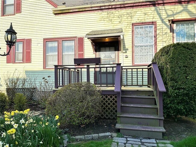 Building Photo - 167 Coggeshall Ave
