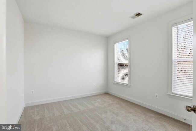 Building Photo - 1312 Volunteer Dr