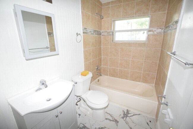 Building Photo - 2637 Healy Dr