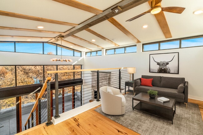 Building Photo - 215 E Pleasant St