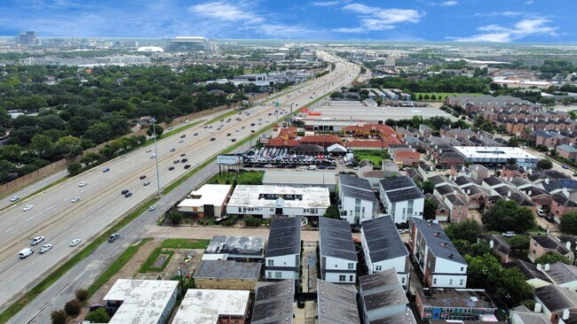 Building Photo - 9614 Riddlewood Ln