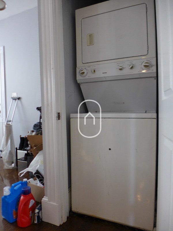 Building Photo - 123 Centre St