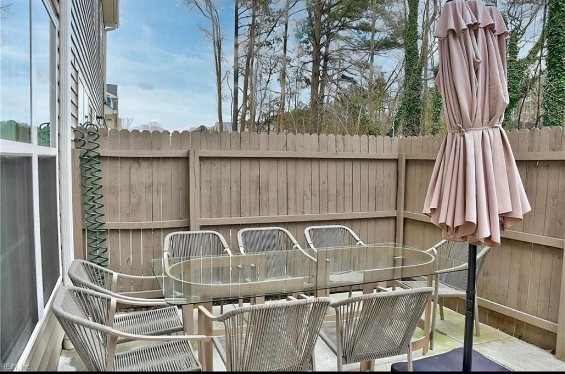 Building Photo - 1243 Jadens Way