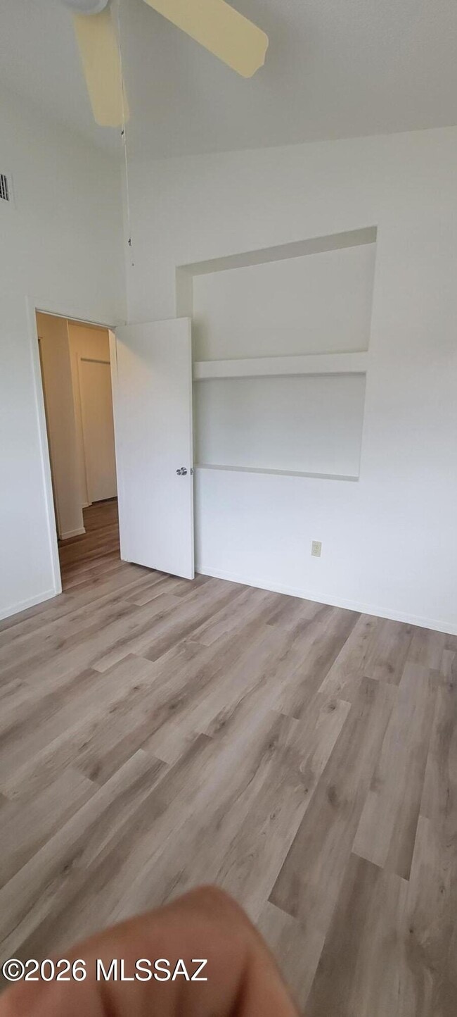 Building Photo - 6000 S Wood Crest Dr