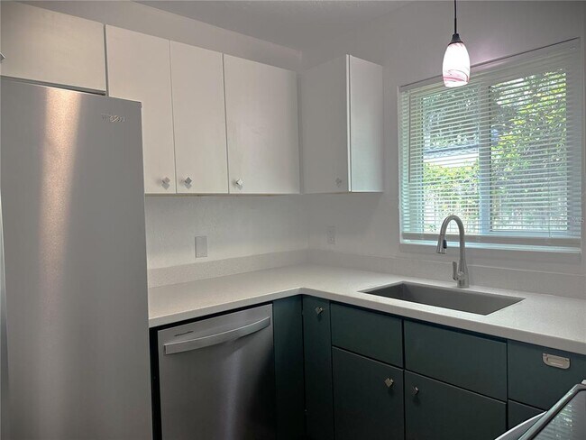 Building Photo - 2275 Hawthorne St