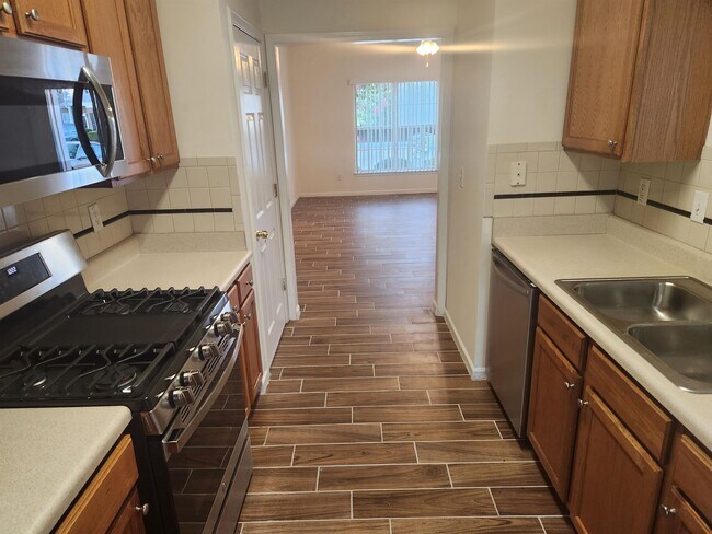 Building Photo - 2547 Walden Lake Dr